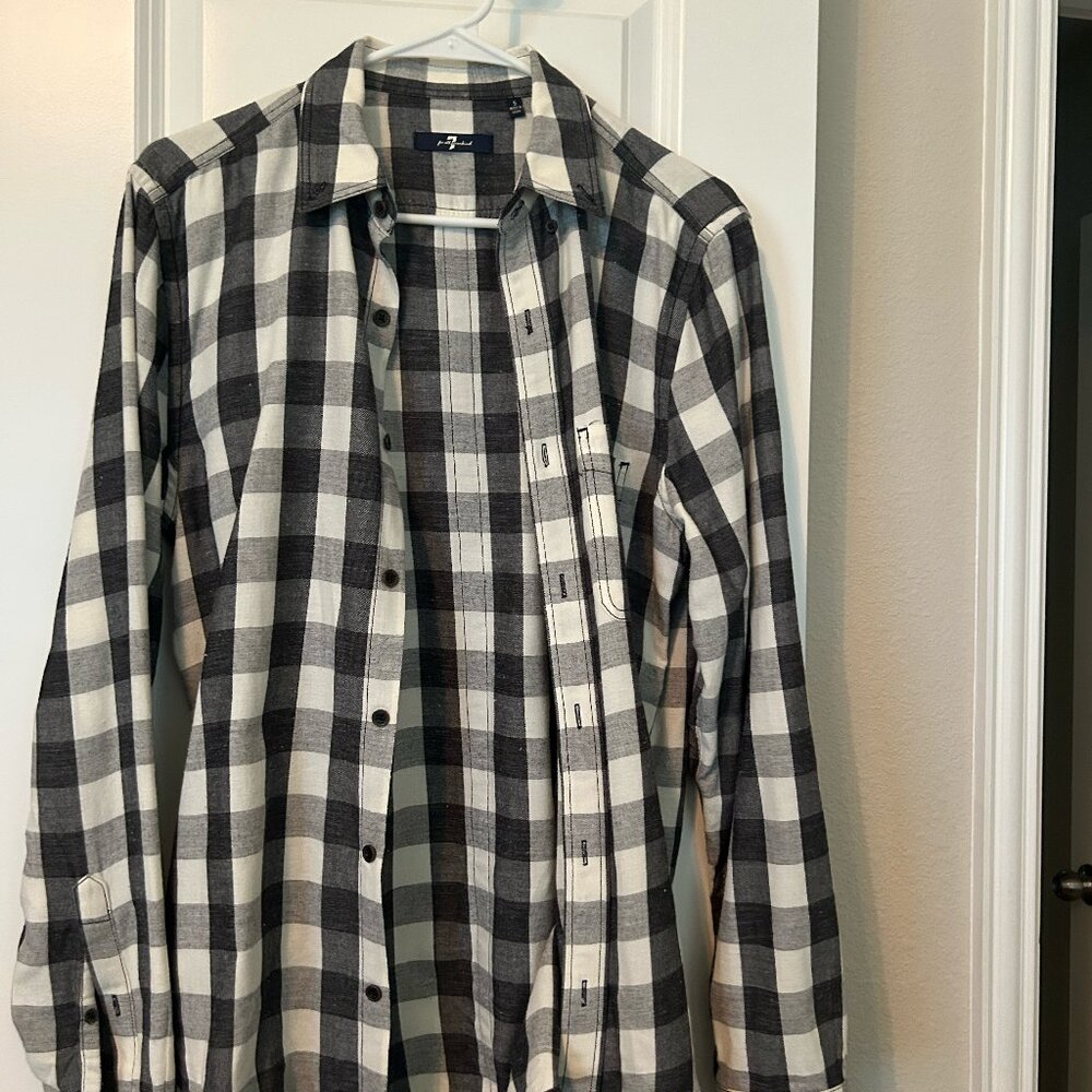 Men's Medium Plaid Flannel Button Down.